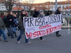 Alba / Sabato 21 i collettivi albesi tornano in corteo per ricordare i due ragazzi morti 3