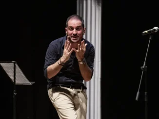 Questa sera al Sociale lo spettacolo comico di Filippo Caccamo