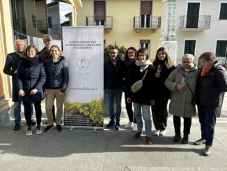 Nei paesi del Barolo il retro delle etichette verrà riciclato