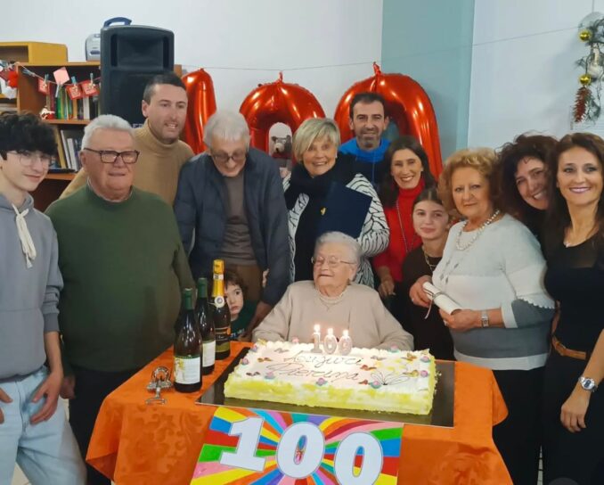 Festa alla residenza Valentino Ravone per i cento anni di bisnonna Pierina 2