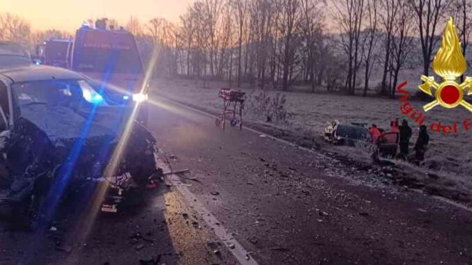 Incidente stradale sulla Sp 22, due auto si scontrano