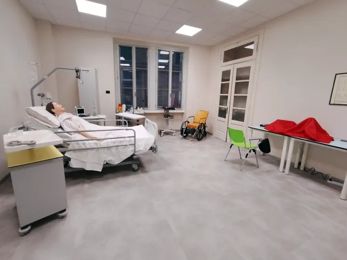 Alba / Al corso di laurea in infermieristica si inaugura la stanza dell’errore 1