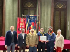 Trenta anni di tamburi e bandiere: il Borgo Patin e Tesor ricevuto in Comune ad Alba 2