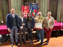 Trenta anni di tamburi e bandiere: il Borgo Patin e Tesor ricevuto in Comune ad Alba 4