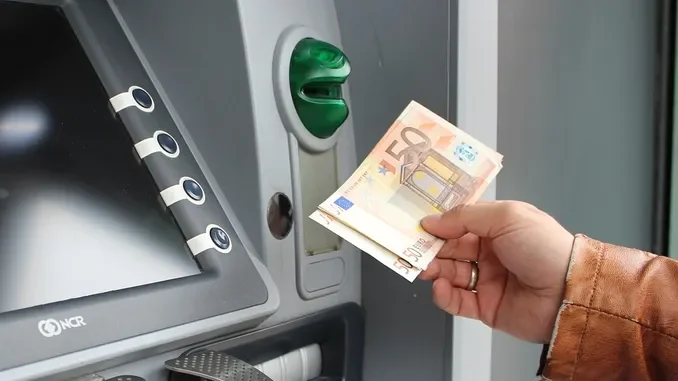 L'App della banca Intesa Sanpaolo è in tilt: l'istituto sta lavorano per risolvere il problema