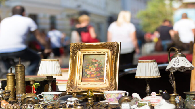 Oggi a Cherasco, il mercato dell’antiquariato e del collezionismo