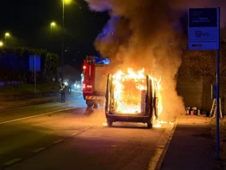 Bra / Furgone in fiamme in strada degli Orti