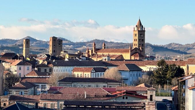 Comune Alba Foto Archivio_12_2024 Alba / I dati sulla popolazione albese: i residenti diminuiscono di 150 unità e nel 2025 ci saranno cinque nuovi centenari