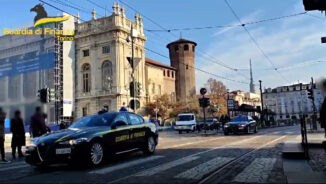 Sventata a Torino una truffa da oltre mezzo milione per ottenere borse di studio, coinvolti 80 studenti stranieri (foto e video) 3