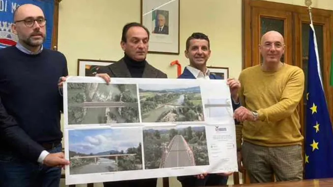 Dopo quindici anni si ricostruisce il ponte sul Tanaro a Monchiero