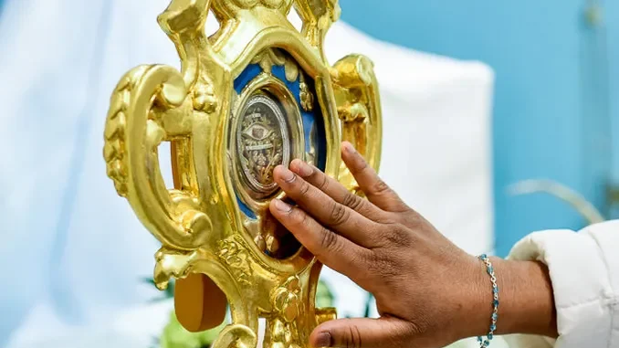 Arriva a bra la reliquia del santo Cottolengo