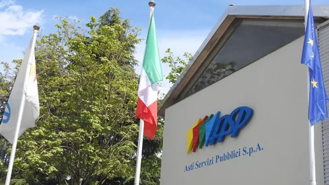 Foto dei bus Asp Asti usate per proposte commerciali: l'azienda segnala pubblicazioni non autorizzate su Facebook
