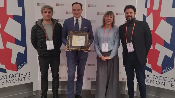 L’associazione culturale braidese Dreaming in art consegna la tessera onoraria al presidente della Regione Alberto Cirio