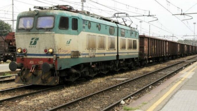 treno-merci Muore investito da un treno merci alla stazione di Savigliano
