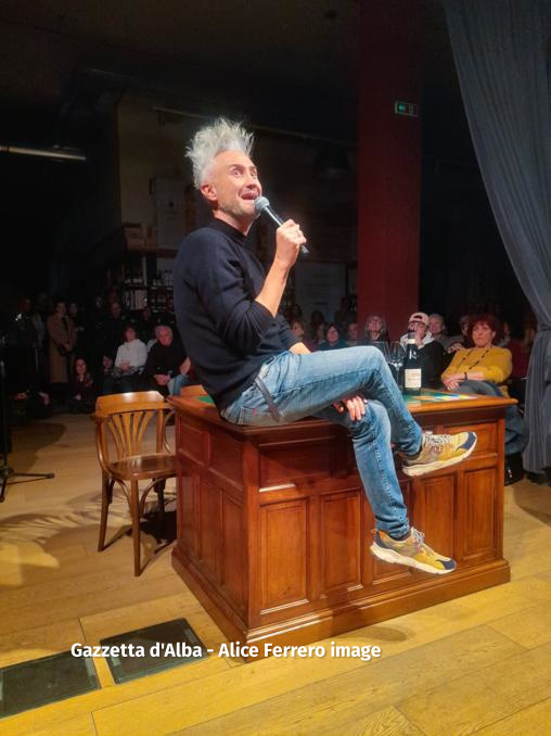 Vincenzo Schettini con la sua coinvolgente lectio magistrale “La fisica e la vita,” affascina il pubblico in Fondazione Mirafiore 26