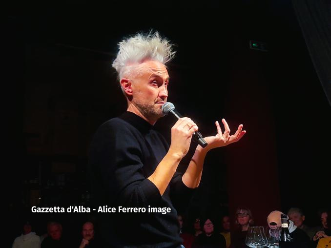 Vincenzo Schettini con la sua coinvolgente lectio magistrale “La fisica e la vita,” affascina il pubblico in Fondazione Mirafiore