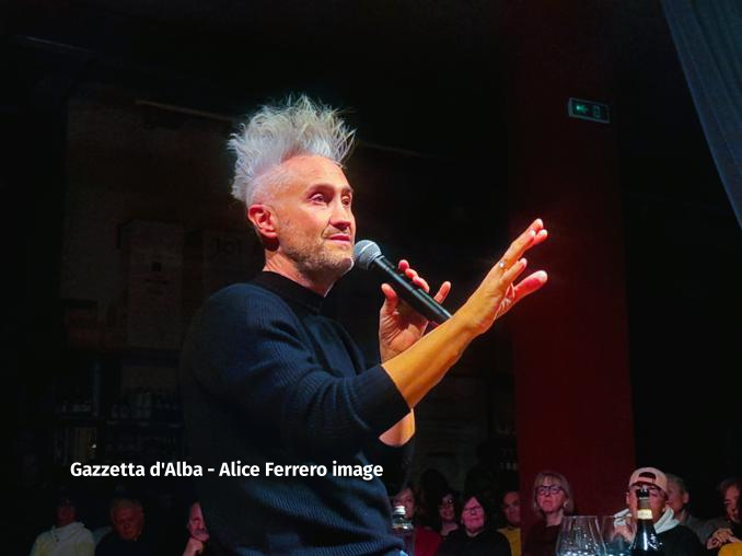 Vincenzo Schettini con la sua coinvolgente lectio magistrale “La fisica e la vita,” affascina il pubblico in Fondazione Mirafiore 2