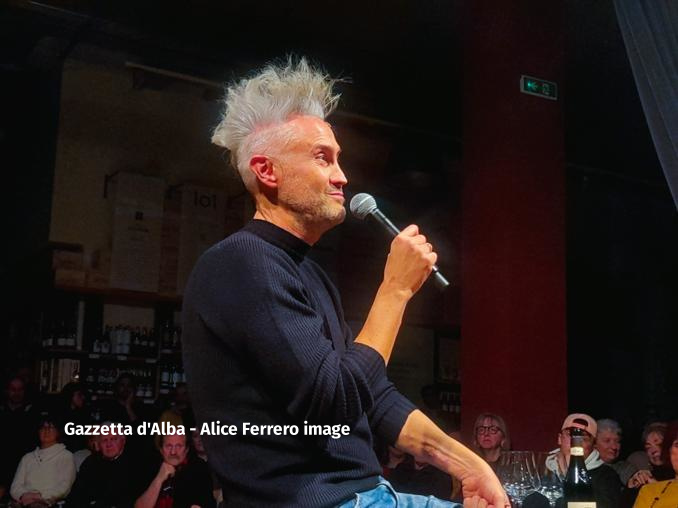 Vincenzo Schettini con la sua coinvolgente lectio magistrale “La fisica e la vita,” affascina il pubblico in Fondazione Mirafiore 3