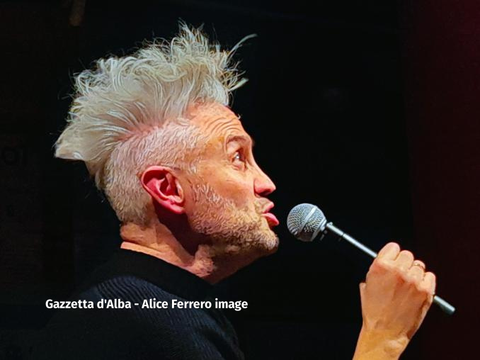 Vincenzo Schettini con la sua coinvolgente lectio magistrale “La fisica e la vita,” affascina il pubblico in Fondazione Mirafiore 11