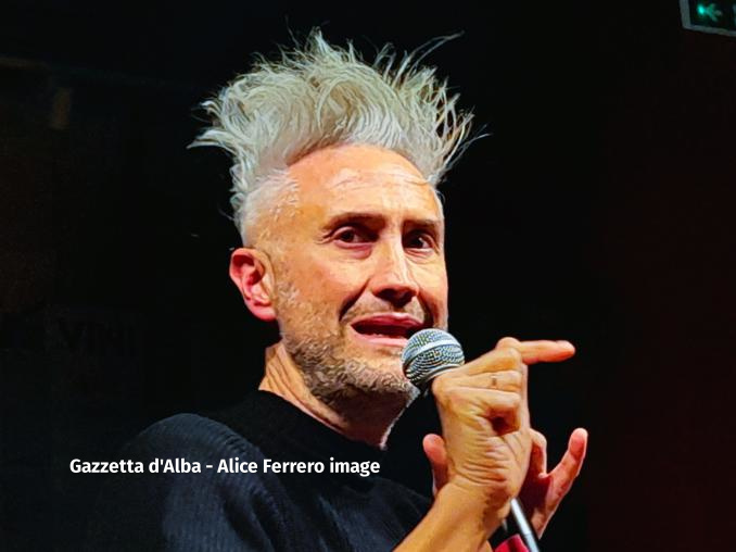 Vincenzo Schettini con la sua coinvolgente lectio magistrale “La fisica e la vita,” affascina il pubblico in Fondazione Mirafiore 12