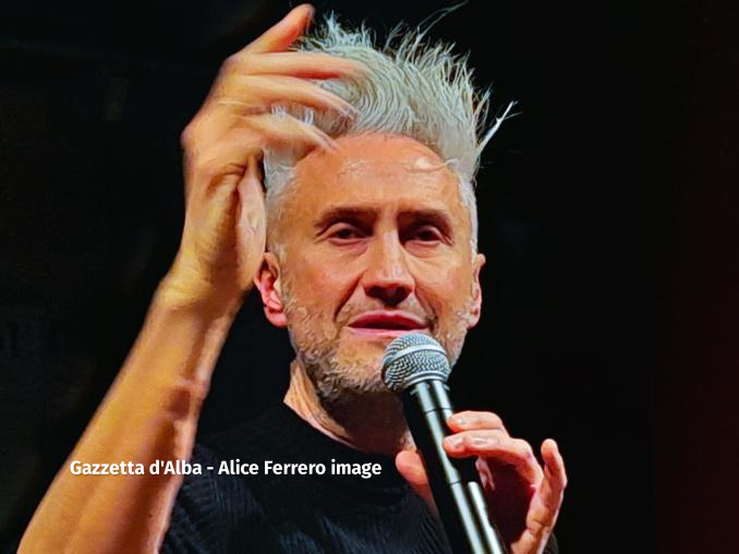 Vincenzo Schettini con la sua coinvolgente lectio magistrale “La fisica e la vita,” affascina il pubblico in Fondazione Mirafiore 13
