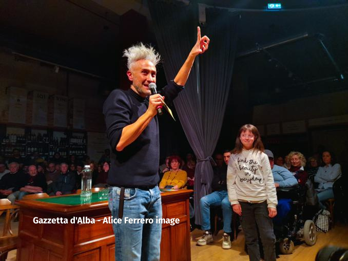 Vincenzo Schettini con la sua coinvolgente lectio magistrale “La fisica e la vita,” affascina il pubblico in Fondazione Mirafiore 15