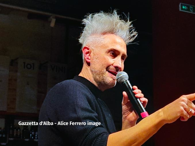 Vincenzo Schettini con la sua coinvolgente lectio magistrale “La fisica e la vita,” affascina il pubblico in Fondazione Mirafiore 16