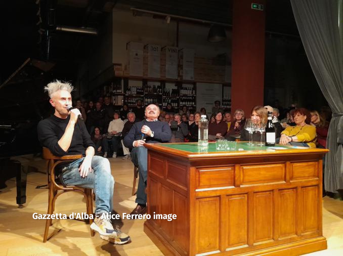 Vincenzo Schettini con la sua coinvolgente lectio magistrale “La fisica e la vita,” affascina il pubblico in Fondazione Mirafiore 18