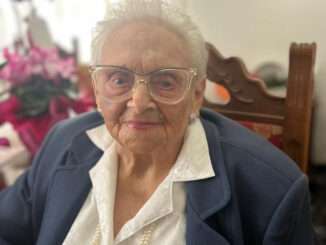 Nonna Lena, storica barista sotto i portici di Canale, ha cento anni