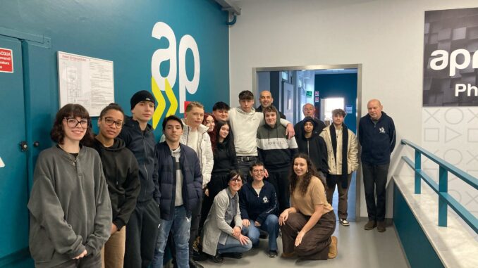 La Consulta del Volontariato dà il via ai progetti nelle scuole superiori albesi: “2 parole al volo” e “Avvicinamento al volo” 1