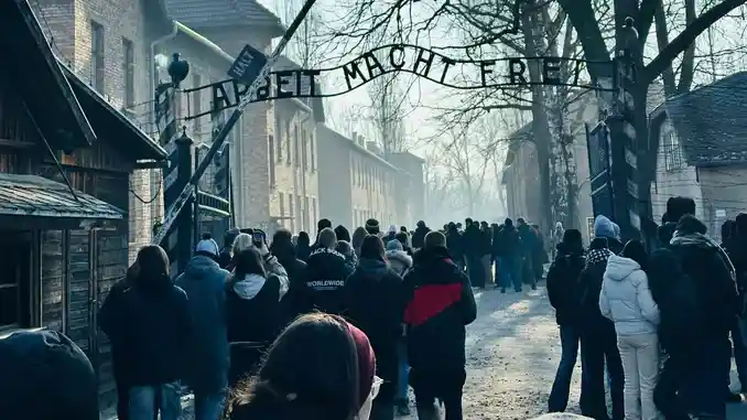 ceresole scuole auschwitz 1 Gli studenti di Ceresole d'Alba hanno visitato Cracovia e Auschwitz con il Treno della memoria 2