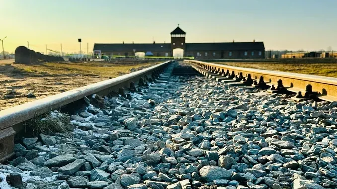 Gli studenti di Ceresole d'Alba hanno visitato Cracovia e Auschwitz con il Treno della memoria 1