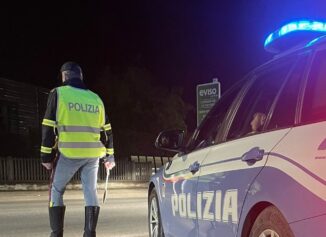 Guidava sotto l'effetto di alcol, si capotta in via Torino a Cuneo. Patente ritirata