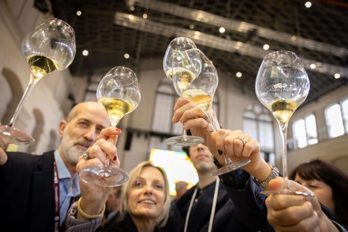1.700 professionisti accreditati, 82 produttori, 200 diverse cuvée: tutti i numeri della Prima dell'Alta Langa!