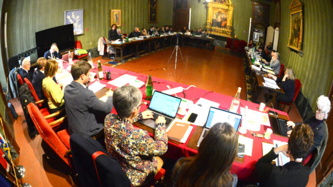 Alba città per vivere attacca l'opposizione sulla Palestina