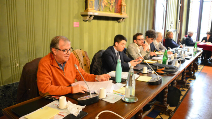 Consiglio - 13 Maggioranza e opposizione si spaccano sulla comunicazione. Bolla: «Personale comunale gestisce i canali social del sindaco»
