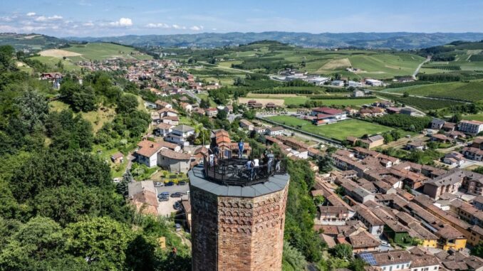 Magico Roero: dalla torre di Corneliano d’Alba al bosco dei Cristalli