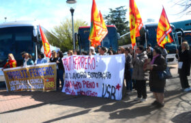 Le lavoratrici della Proteco sono tornate davanti ai cancelli Ferrero 2
