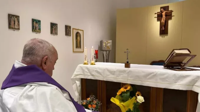 La prima foto di Papa Francesco dal momento del ricovero