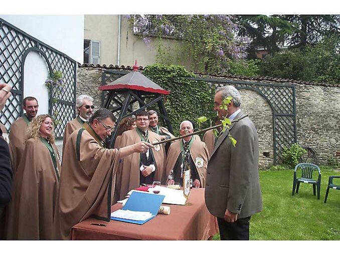 La Confraternita della nocciola ricorda l'ambasciatore Bruno Pizzul