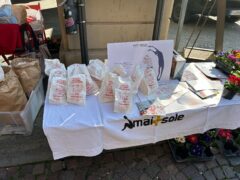 Mai più sole distribuisce il pane nella Giornata della donna 6