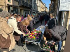 Mai più sole distribuisce il pane nella Giornata della donna 4
