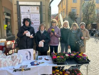 Mai più sole distribuisce il pane nella Giornata della donna