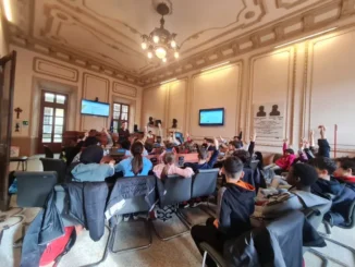 Bra / Il Consiglio dei ragazzi incontra Petrini per parlare di rispetto e gentilezza