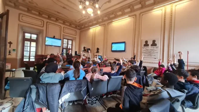 Bra / Il Consiglio dei ragazzi incontra Petrini per parlare di rispetto e gentilezza