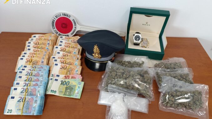 18042025_054918_IMG_20250418_152623 Costigliole d'A ARRESTATO UN CITTADINO ITALIANO, SEQUESTRATI STUPEFACENTI, 50MILA EURO IN CONTANTI E BENI DI LUSSO