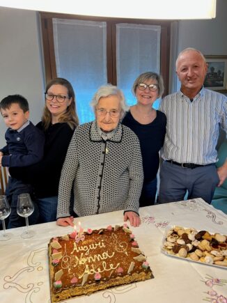 Doppio compleanno a Neviglie, 100 candeline per Carolina e 95 per Adele
