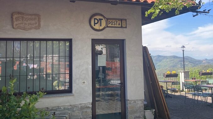 Lavori in corso nell'ufficio postale di Bergolo