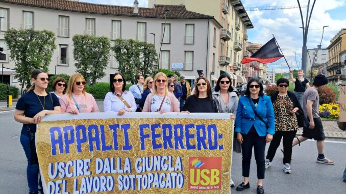 Le lavoratrici Proteco in piazza a Vinum: «Salario, diritti, dignità»