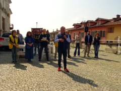 Bra / Il Lions consegna il tricolore agli studenti della quinta primaria 2